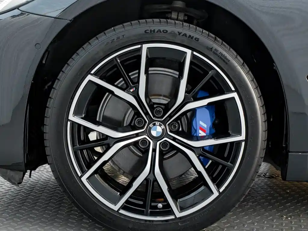 BMW 5 Series — фото 10