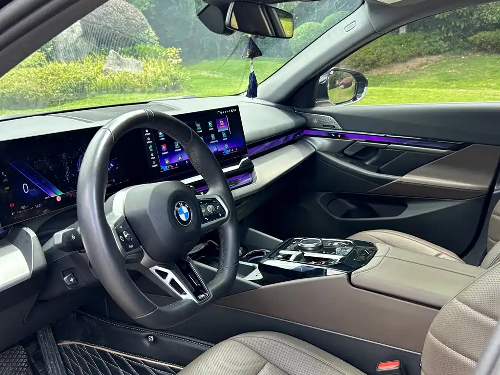 BMW 5 Series — фото 8