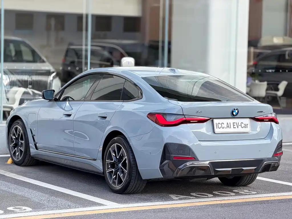 BMW i4 — фото 11