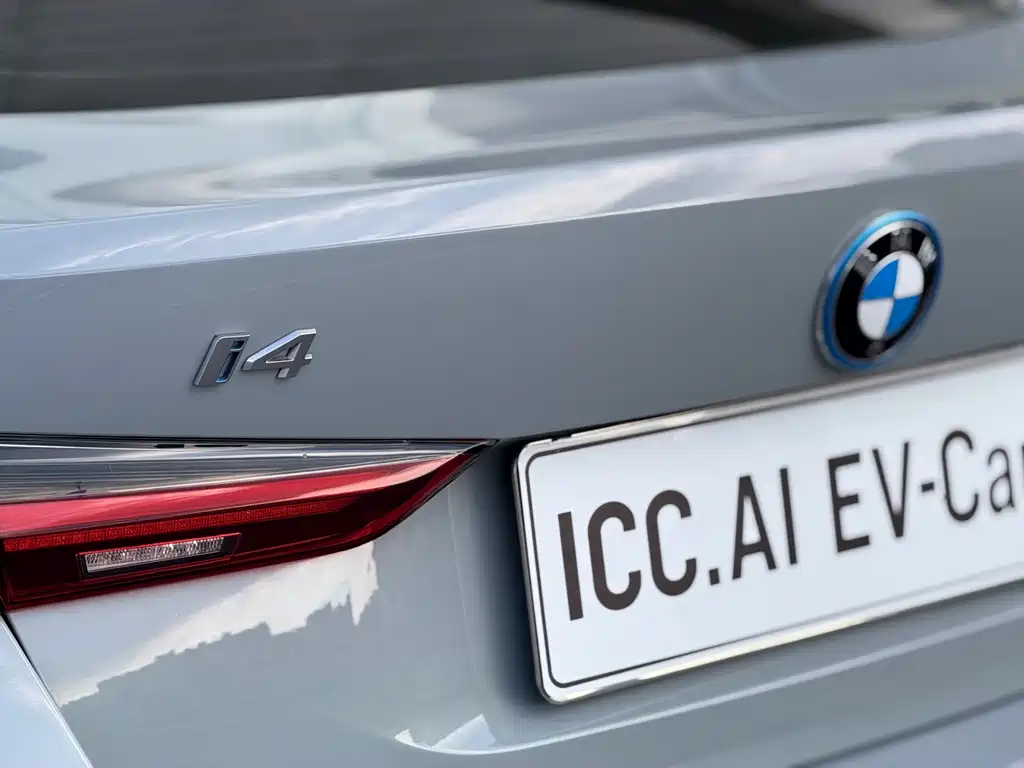 BMW i4 — фото 13