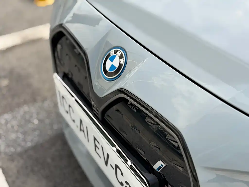 BMW i4 — фото 19