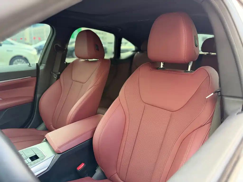 BMW i4 — фото 21