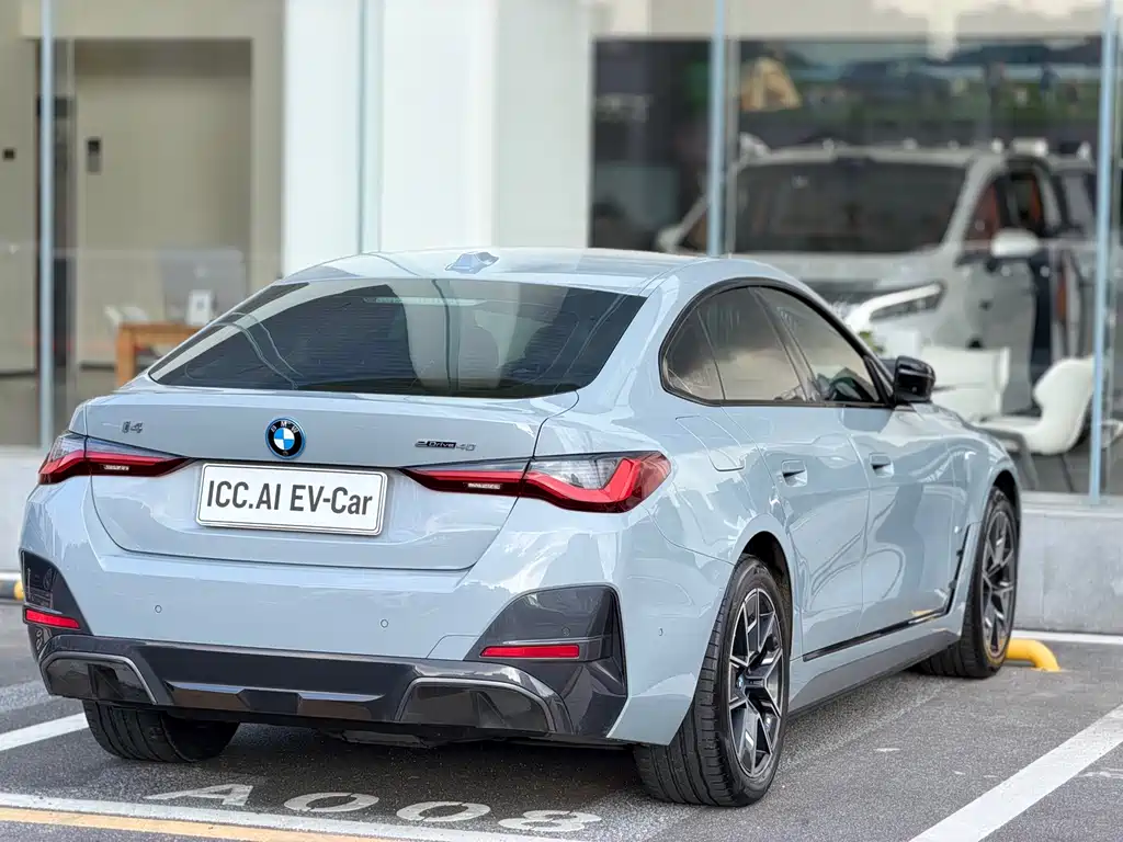 BMW i4 — фото 9