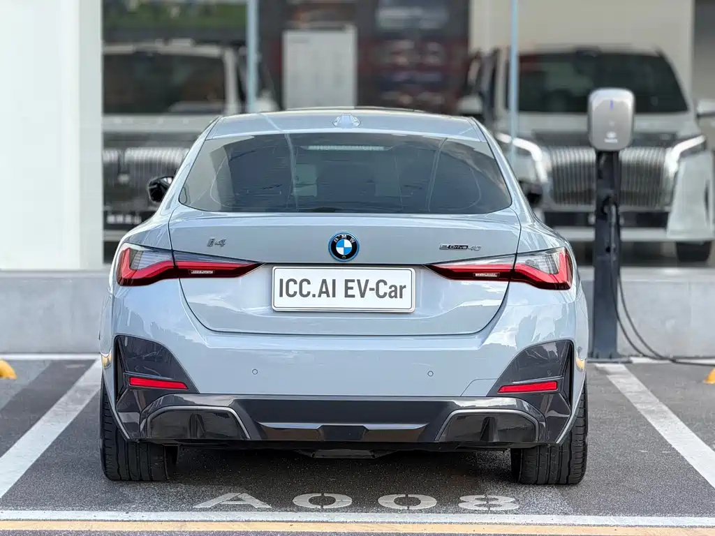 BMW i4 — фото 10