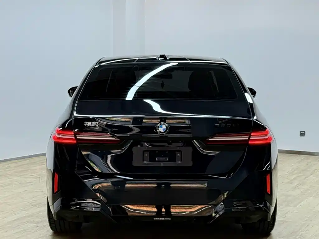 BMW 5 Series — фото 10