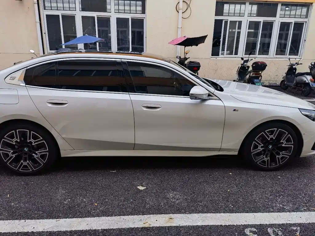BMW 5 Series — фото 10