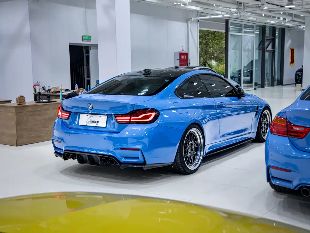 BMW M4 — фото 4