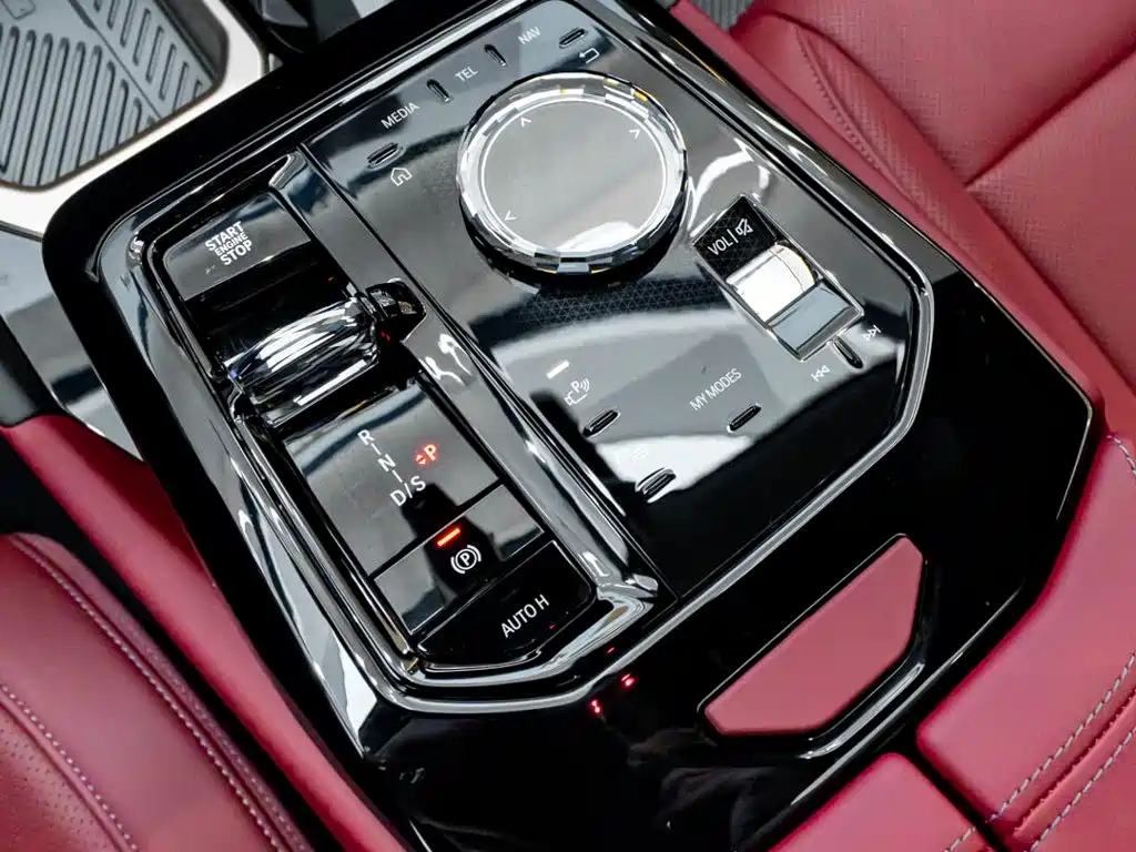 BMW 5 Series — фото 20