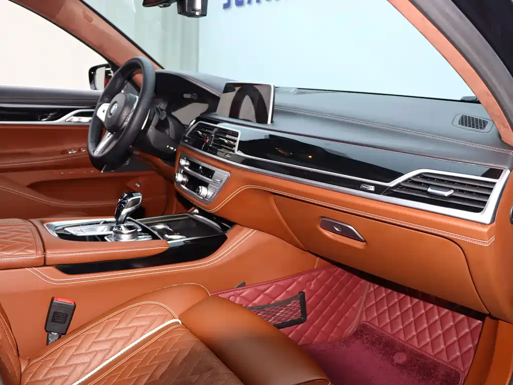 BMW 7 Series — фото 13