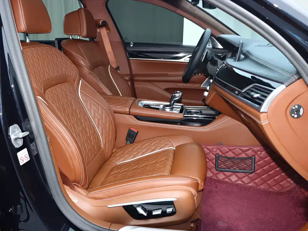 BMW 7 Series — фото 15