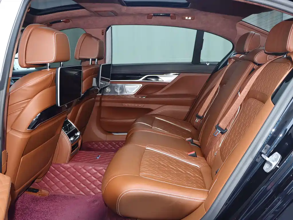 BMW 7 Series — фото 17