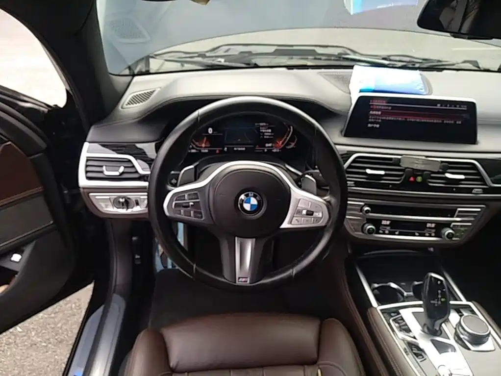 BMW 7 Series — фото 11