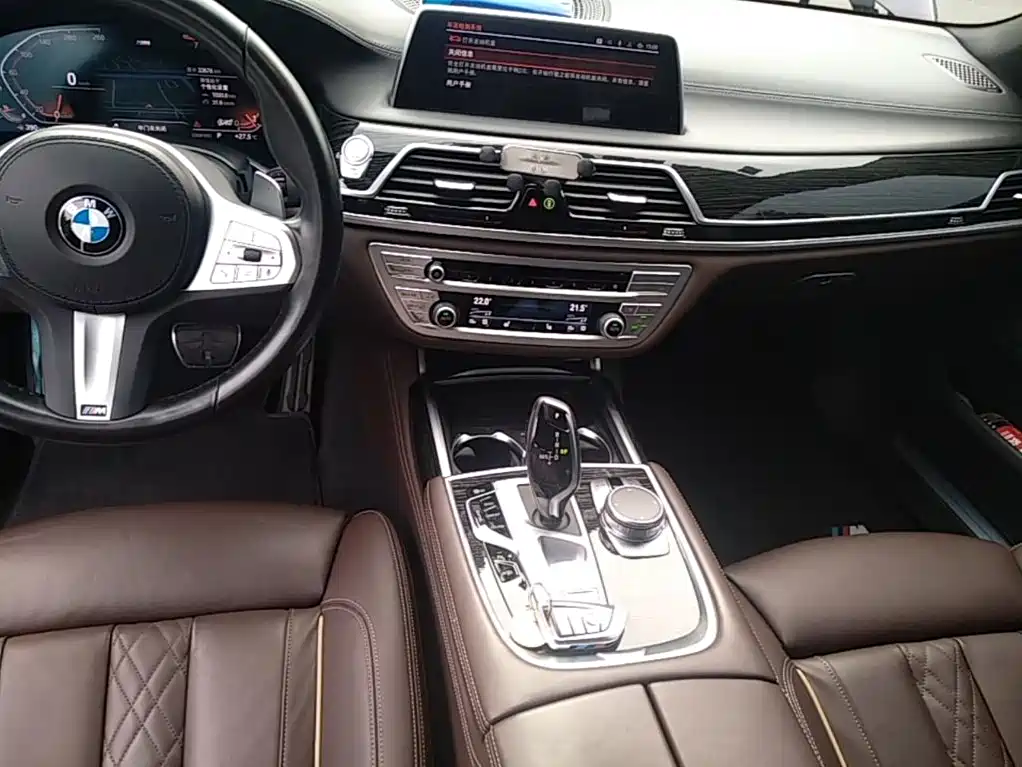 BMW 7 Series — фото 14