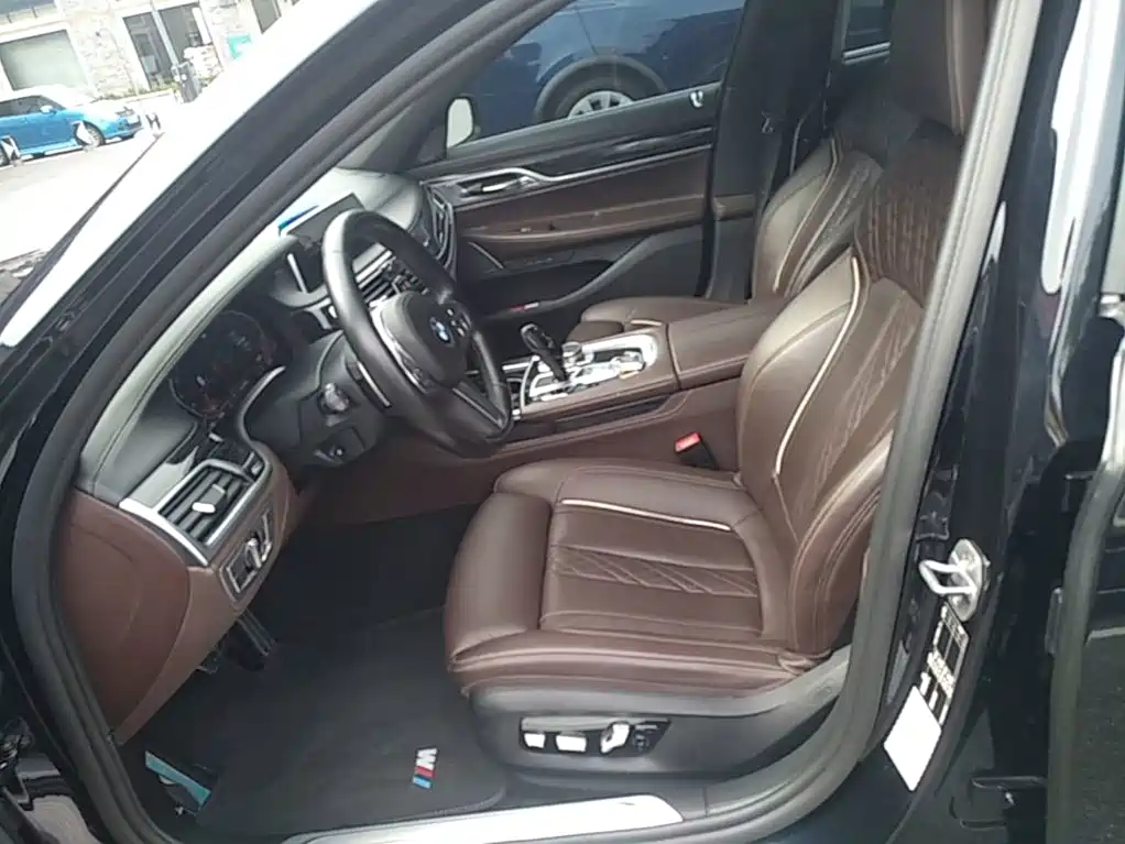 BMW 7 Series — фото 15