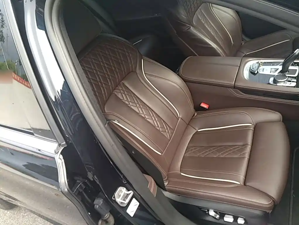 BMW 7 Series — фото 25