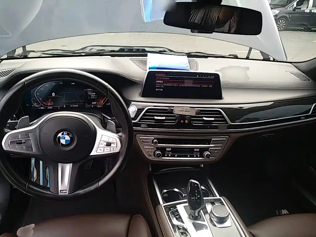 BMW 7 Series — фото 10
