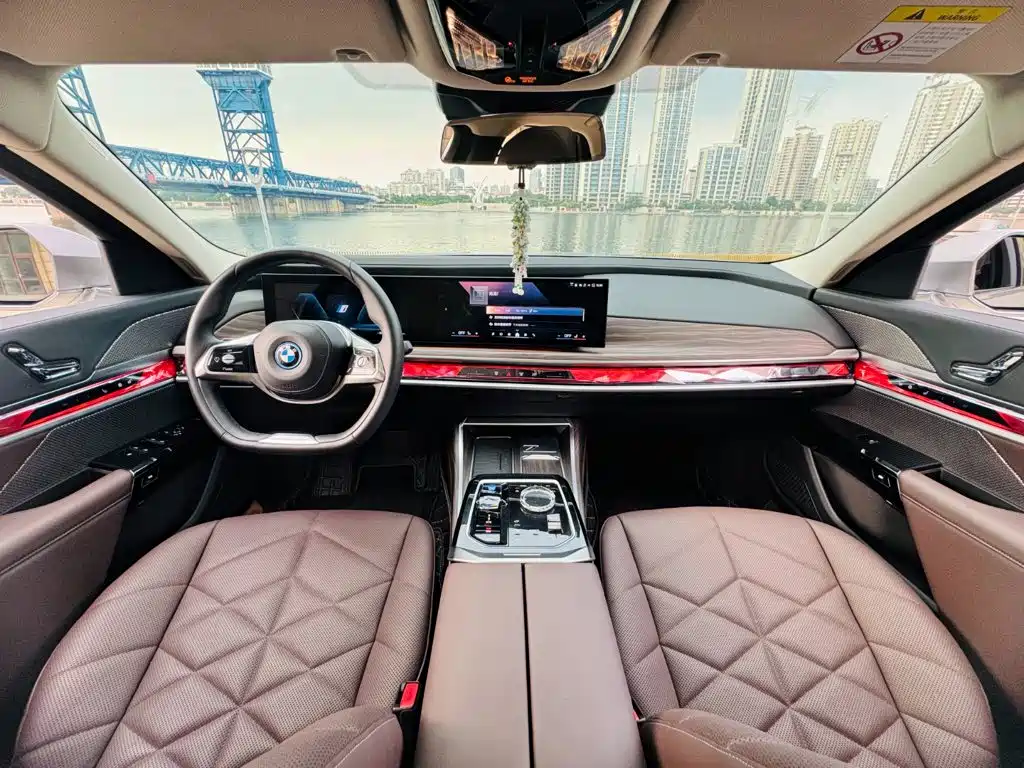 BMW i7 — фото 4