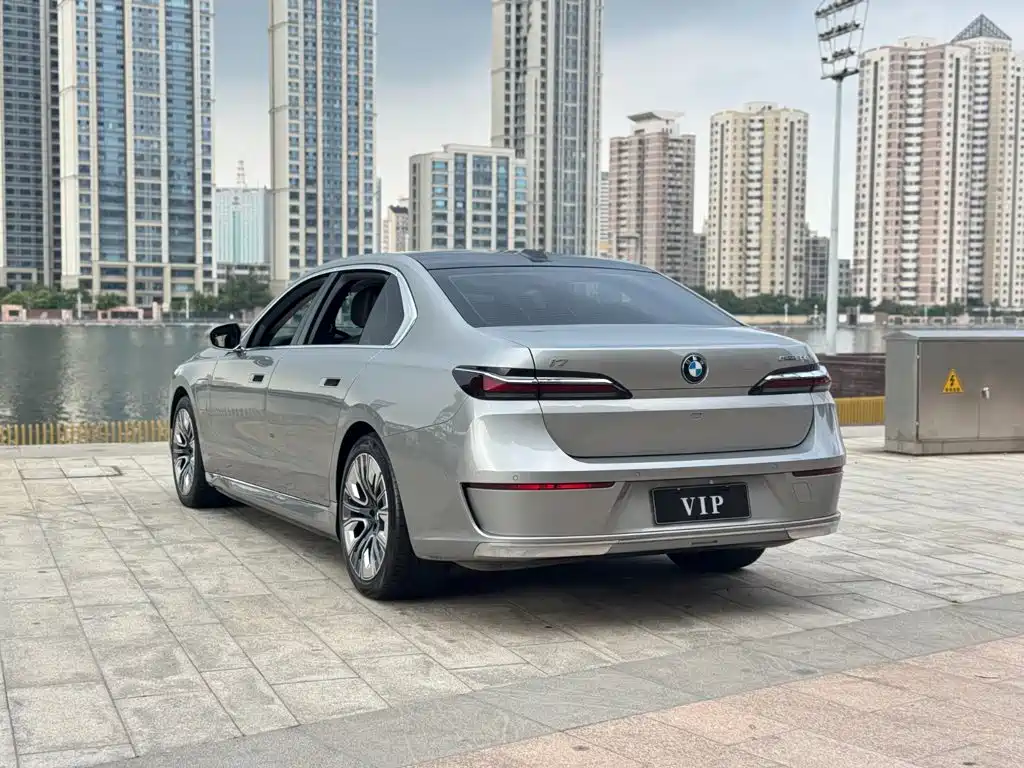 BMW i7 — фото 7