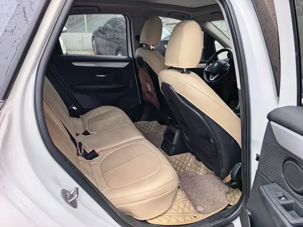 BMW 2 Series Active Tourer — фото 4