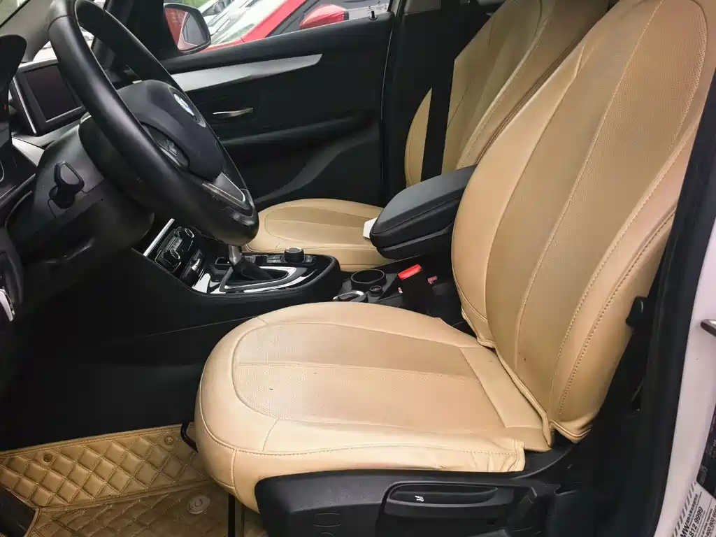 BMW 2 Series Active Tourer — фото 7