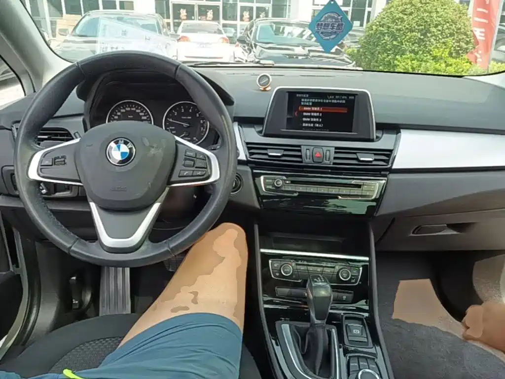 BMW 2 Series Active Tourer — фото 10