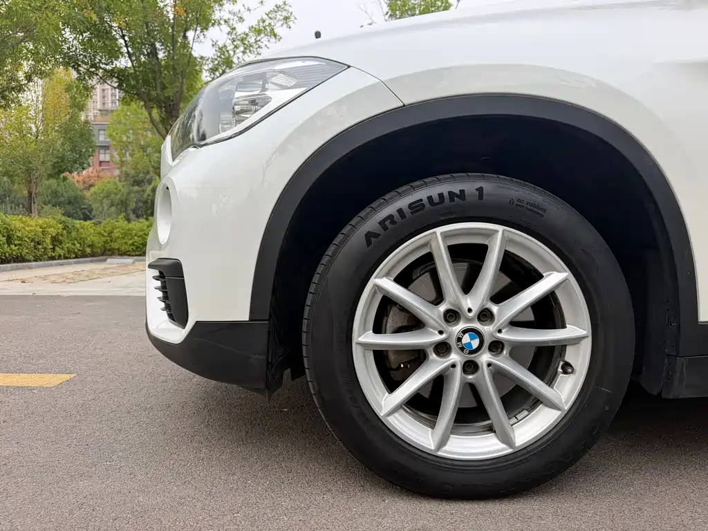 BMW X1 — фото 5