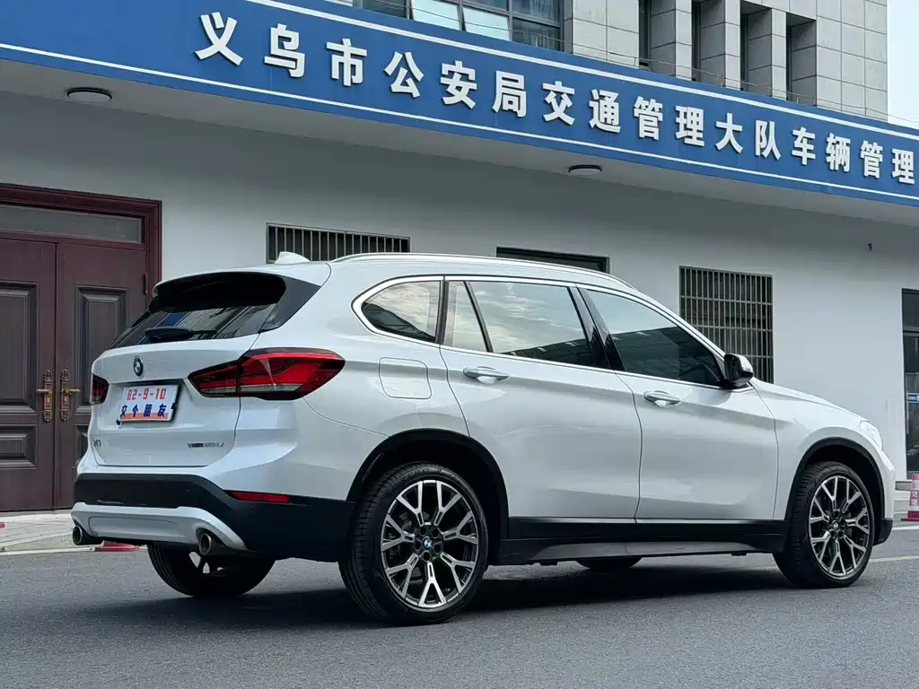 BMW X1 — фото 9