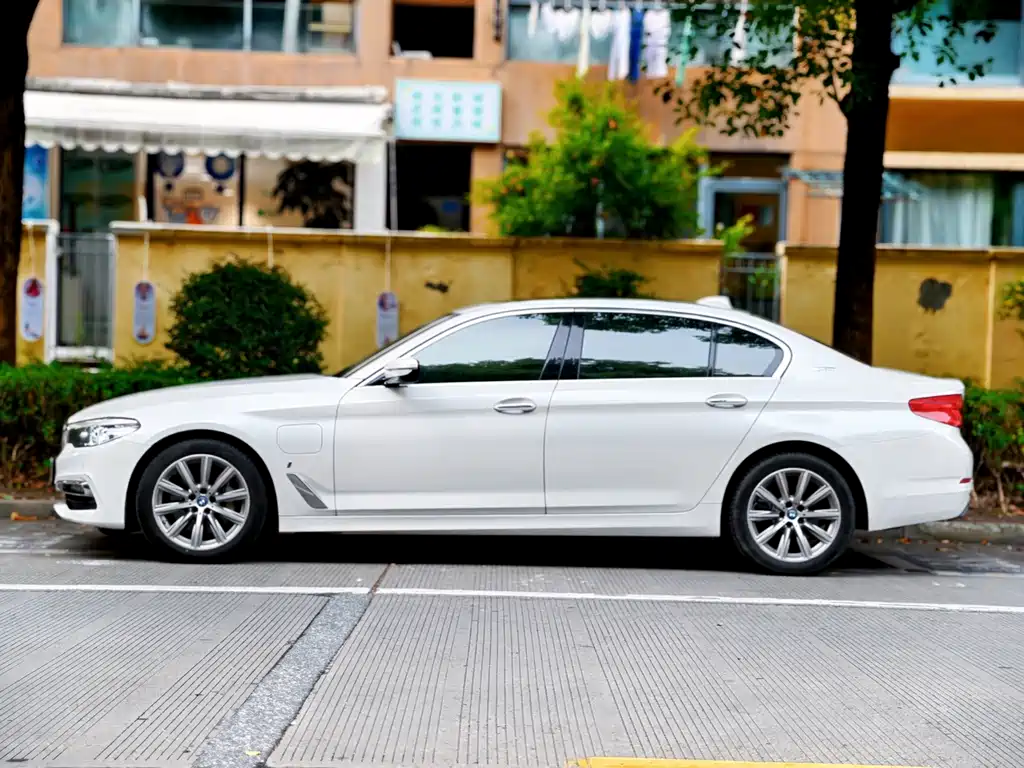 BMW 5 Series New Energy — фото 3