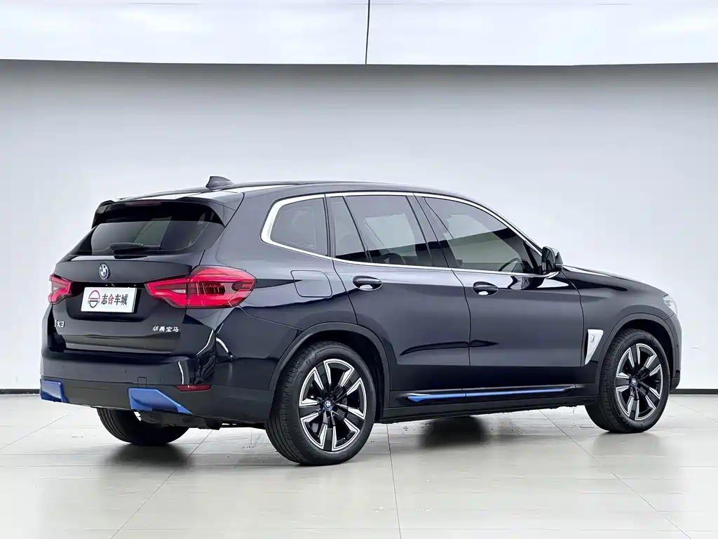 BMW iX3 — фото 4
