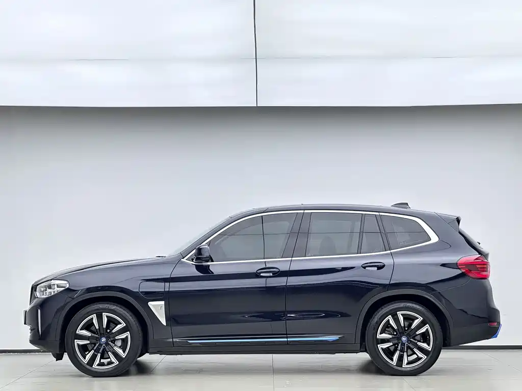 BMW iX3 — фото 5