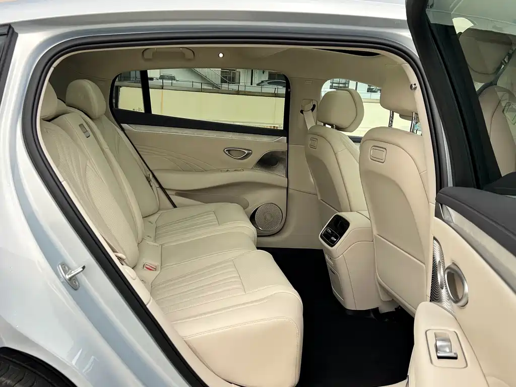 BYD Seal 08 — фото 10