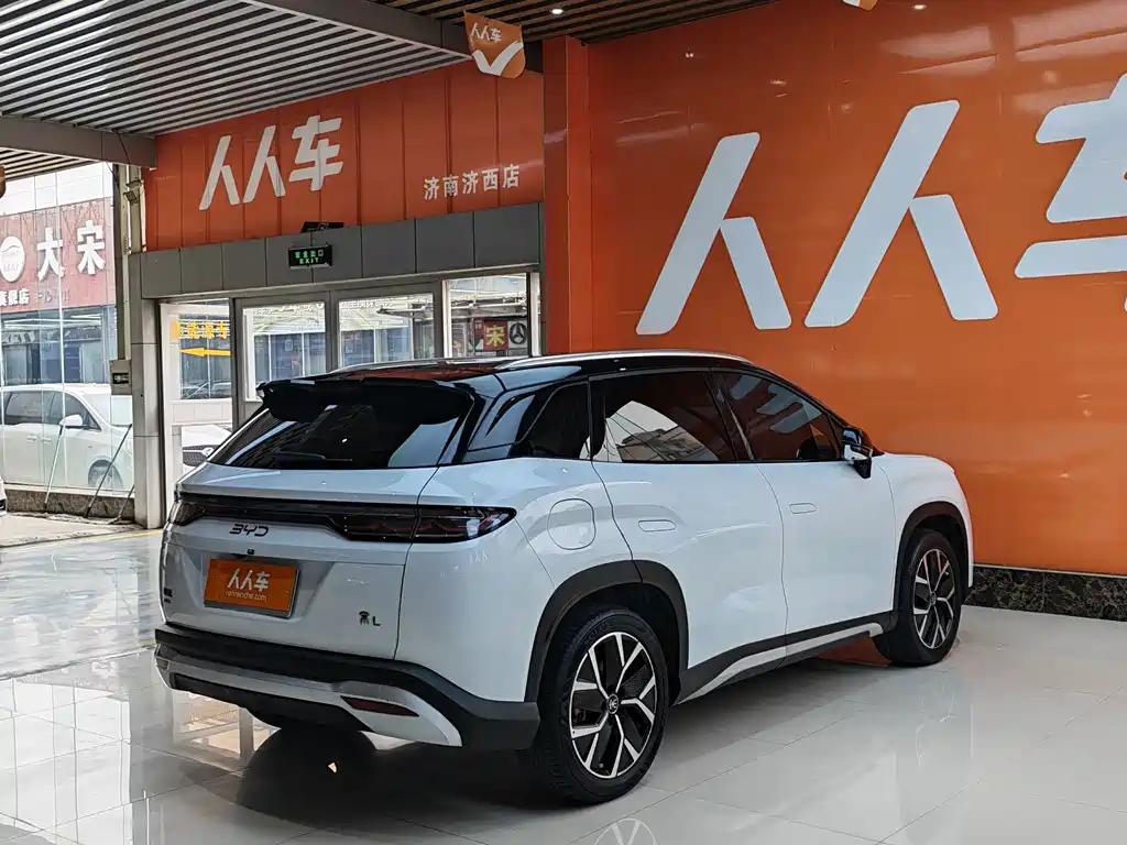 BYD L DM-i — фото 4