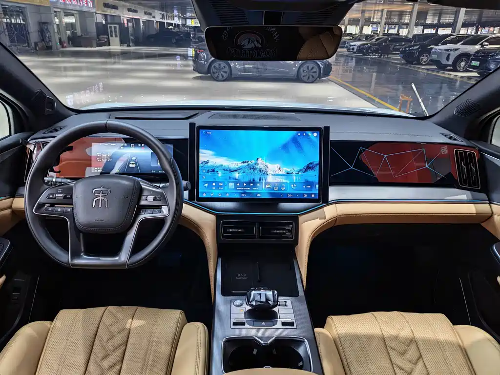 BYD L DM-i — фото 9