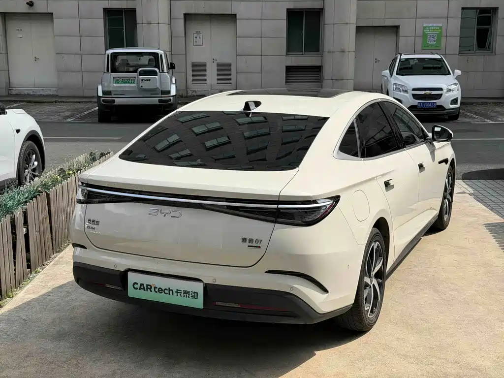 BYD Seal 07 DM-i — фото 3