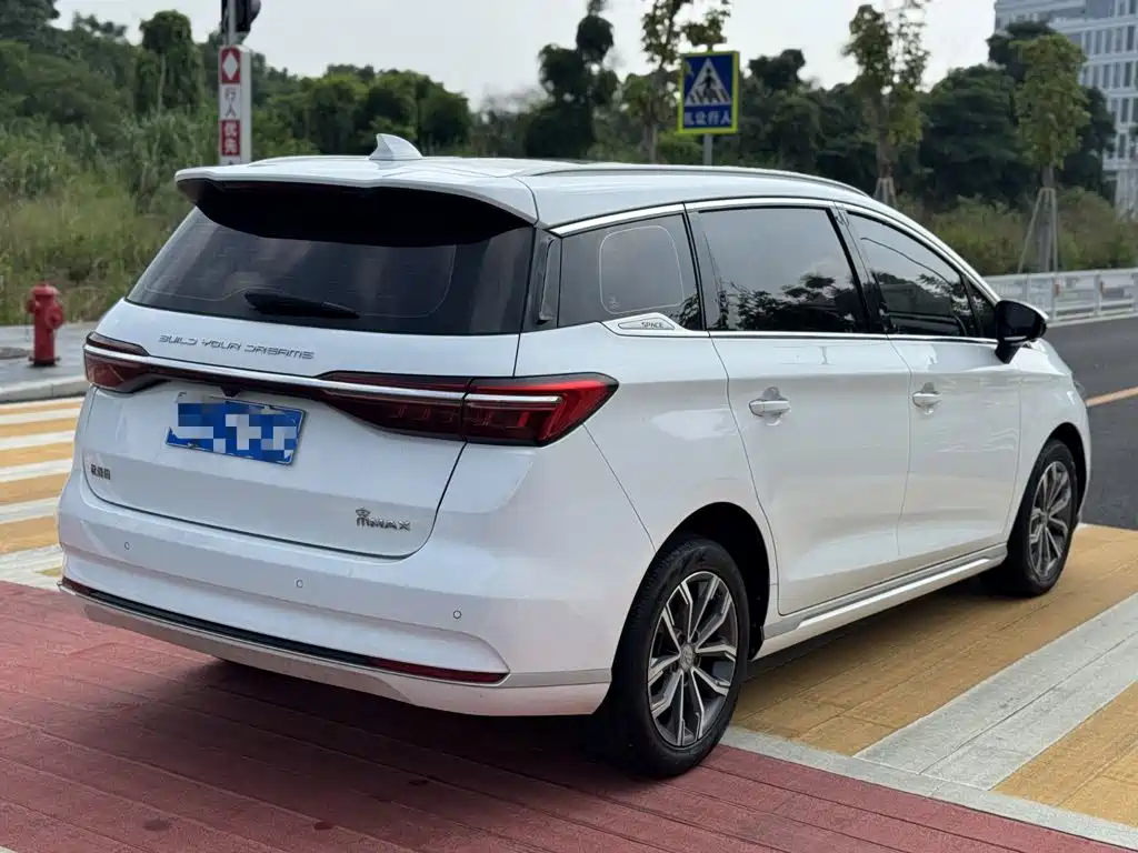 BYD MAX — фото 3
