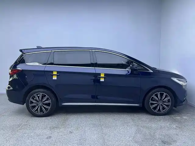 BYD MAX New Energy — фото 5