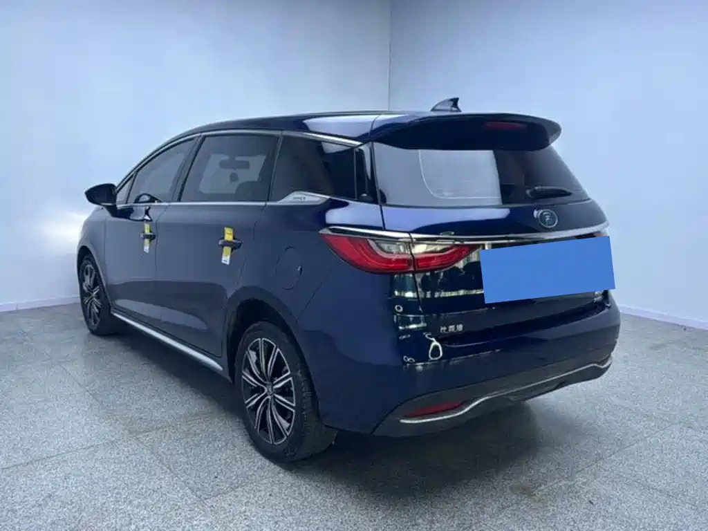 BYD MAX New Energy — фото 8