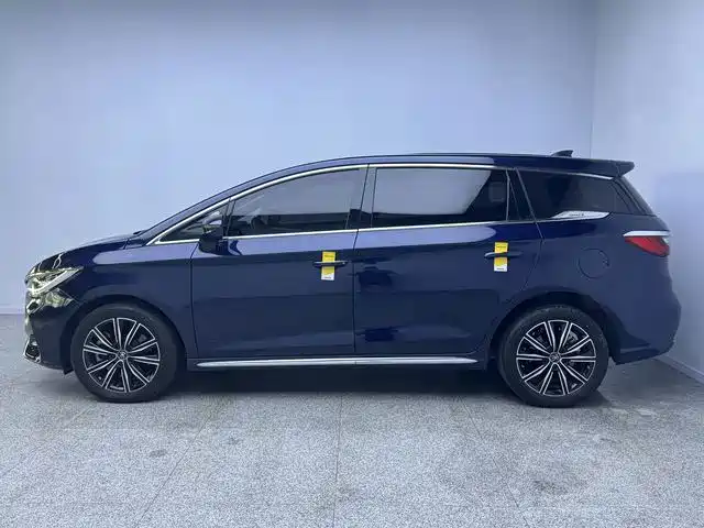 BYD MAX New Energy — фото 9