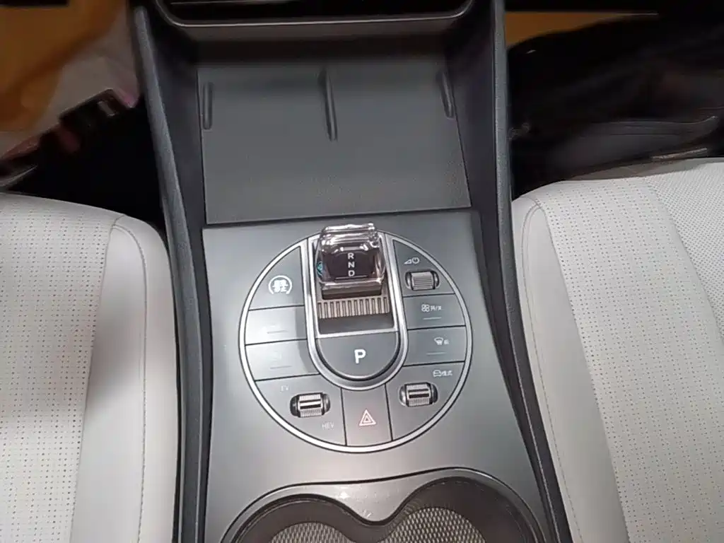 BYD Seal 05 DM-i — фото 14