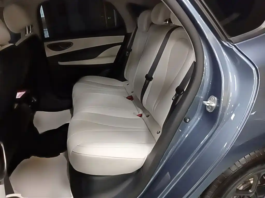 BYD Seal 05 DM-i — фото 17