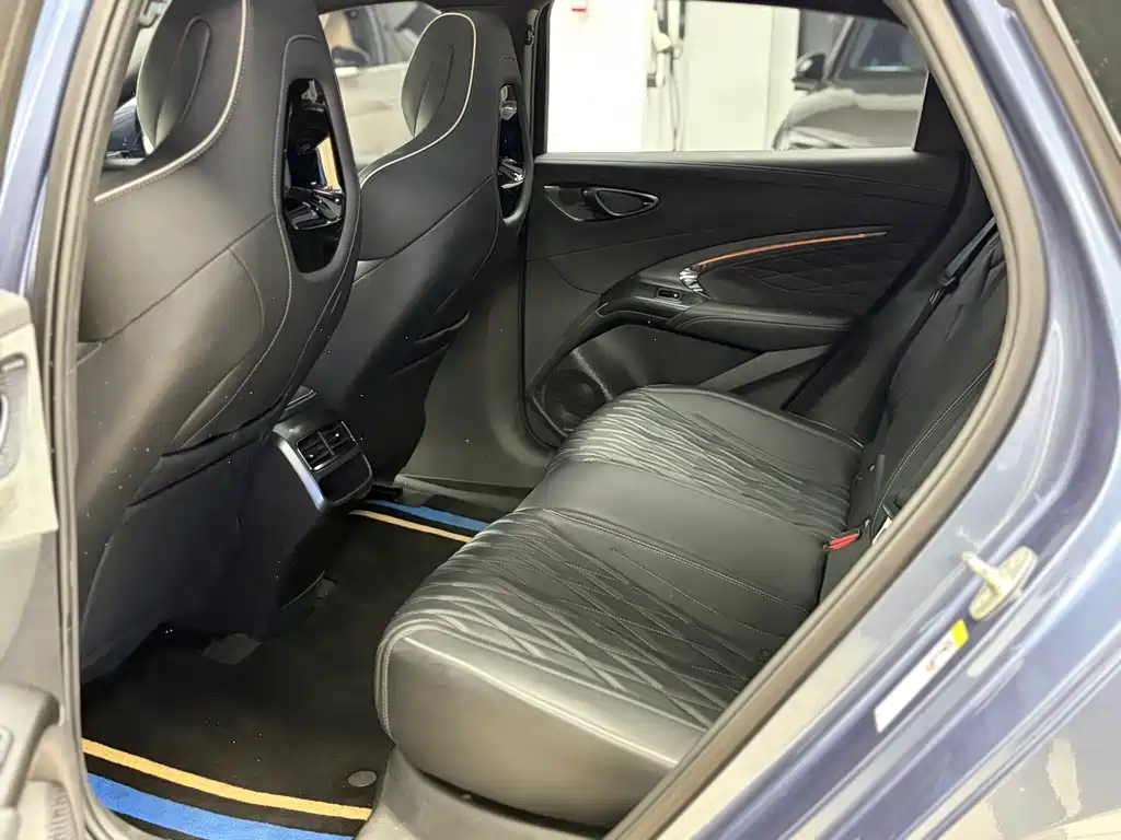 BYD Seal — фото 8