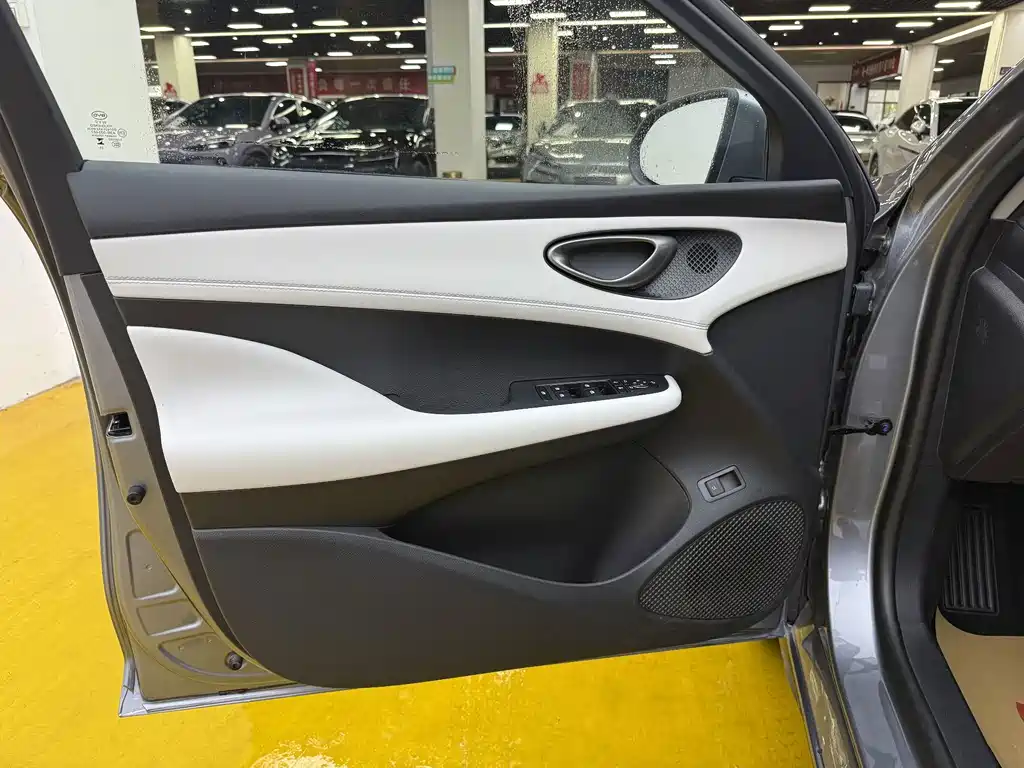 BYD Seal 05 DM-i — фото 3