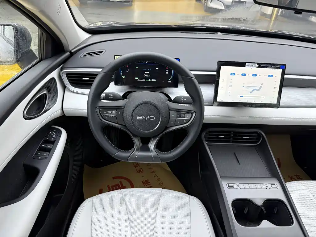 BYD Seal 05 DM-i — фото 8
