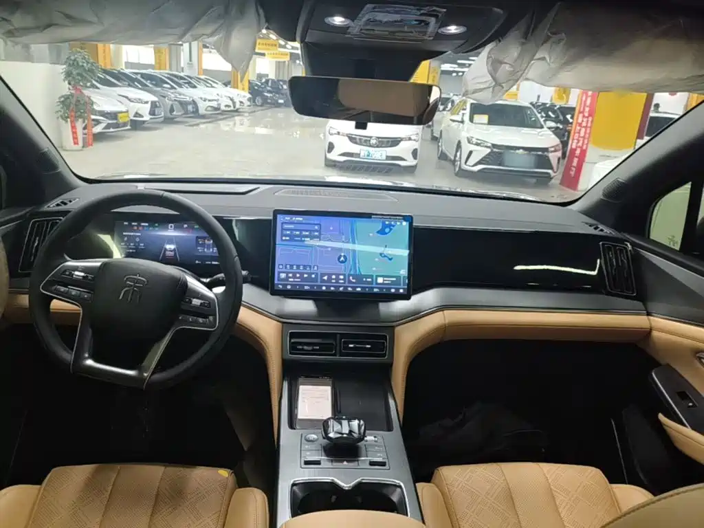 BYD L DM-i — фото 10
