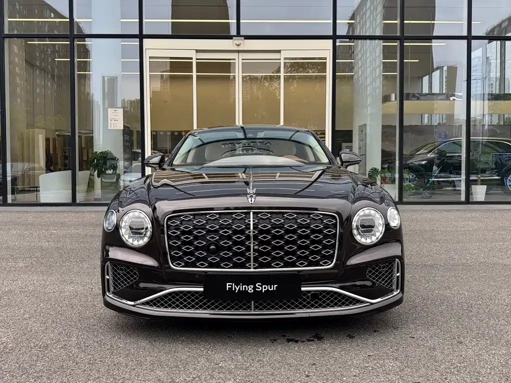 Bentley Flying Spur PHEV — фото 3