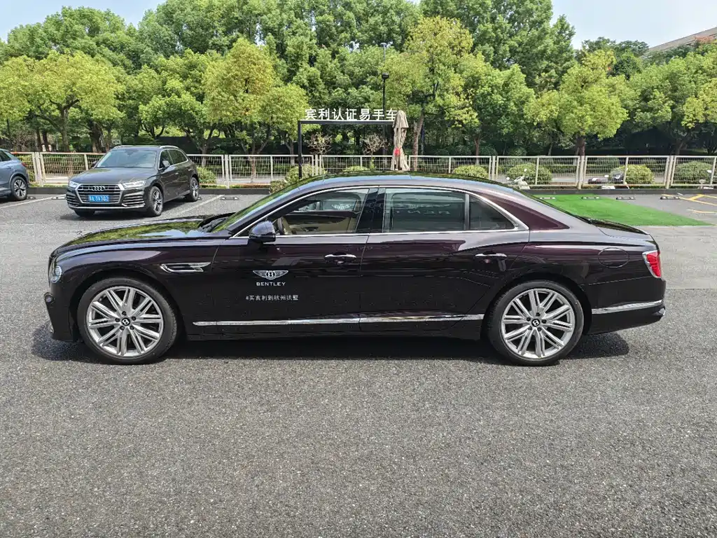 Bentley Flying Spur PHEV — фото 3