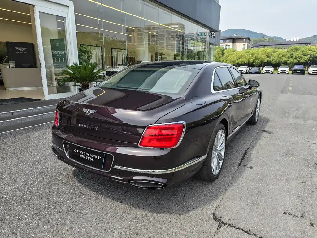 Bentley Flying Spur PHEV — фото 4