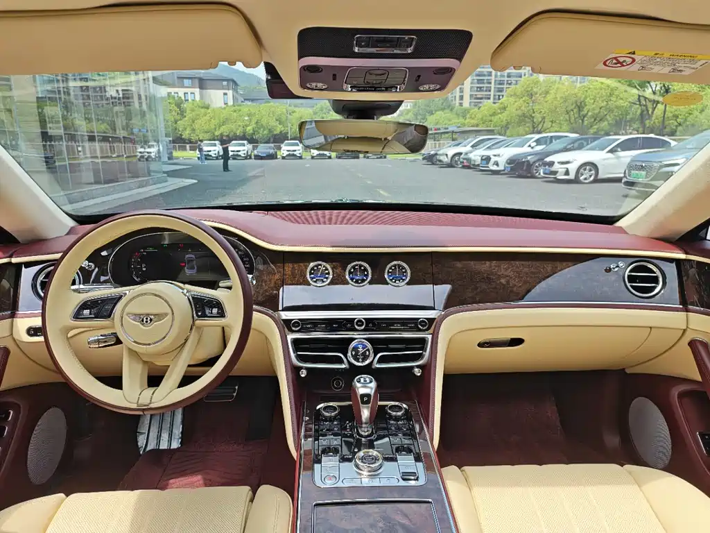 Bentley Flying Spur PHEV — фото 10