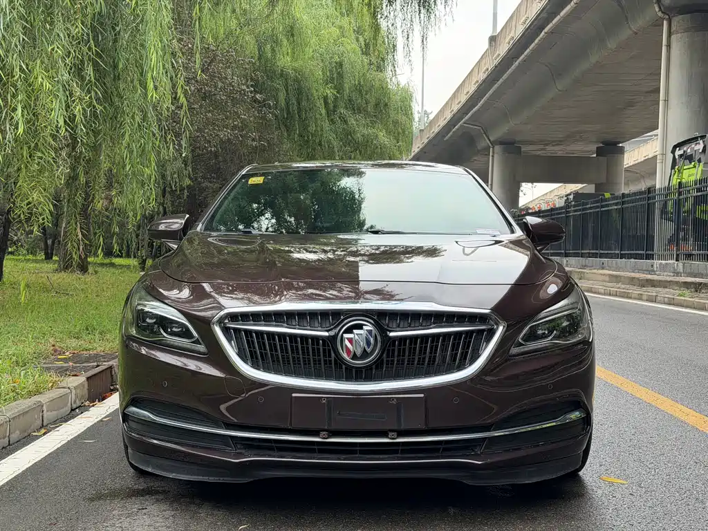 Buick LaCrosse — фото 2