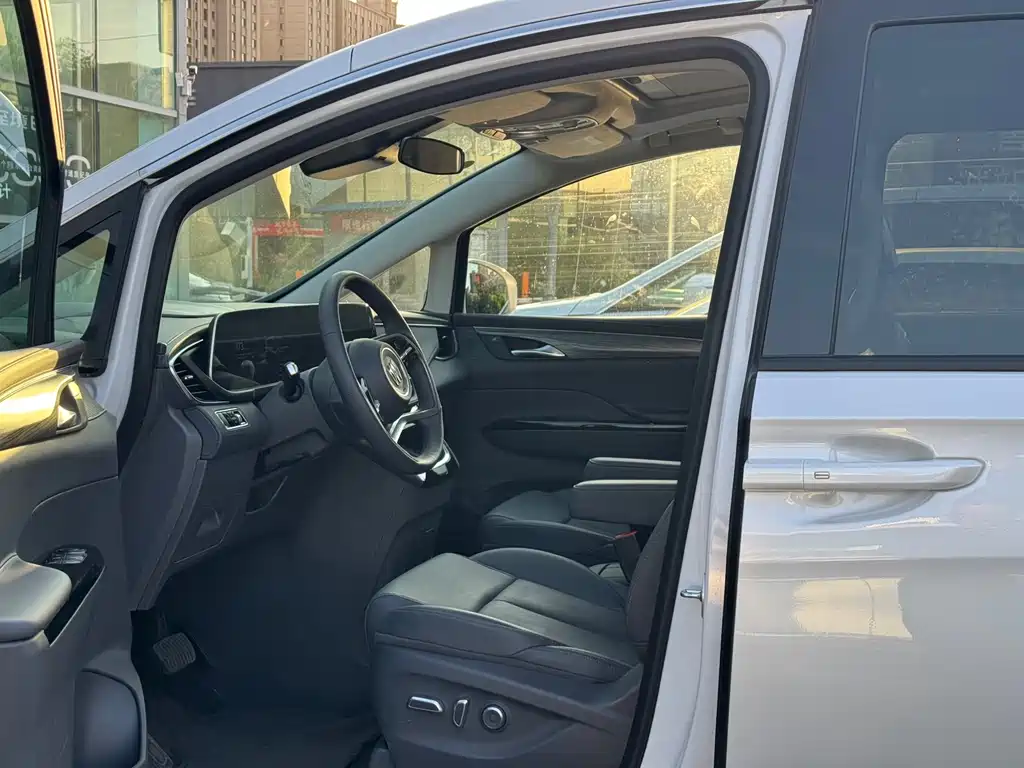 Buick GL8 Hybrid — фото 3